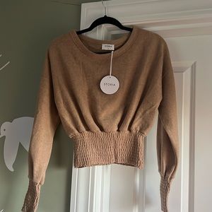 STORIA Gorgeous honey brown short sweater - cinch sleeve and waist